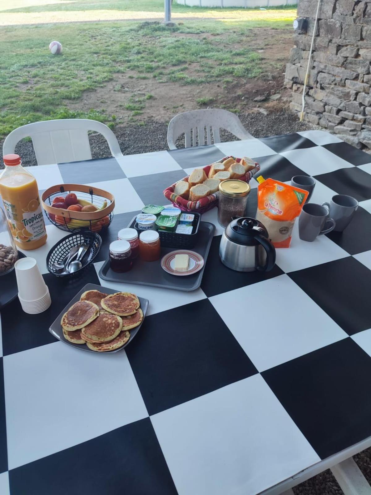 La Billardiere Camping A La Ferme Le Menil-Ciboult Exterior photo